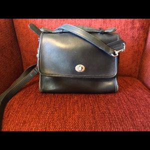 Coach Vintage Court 9870 black leather crossbody